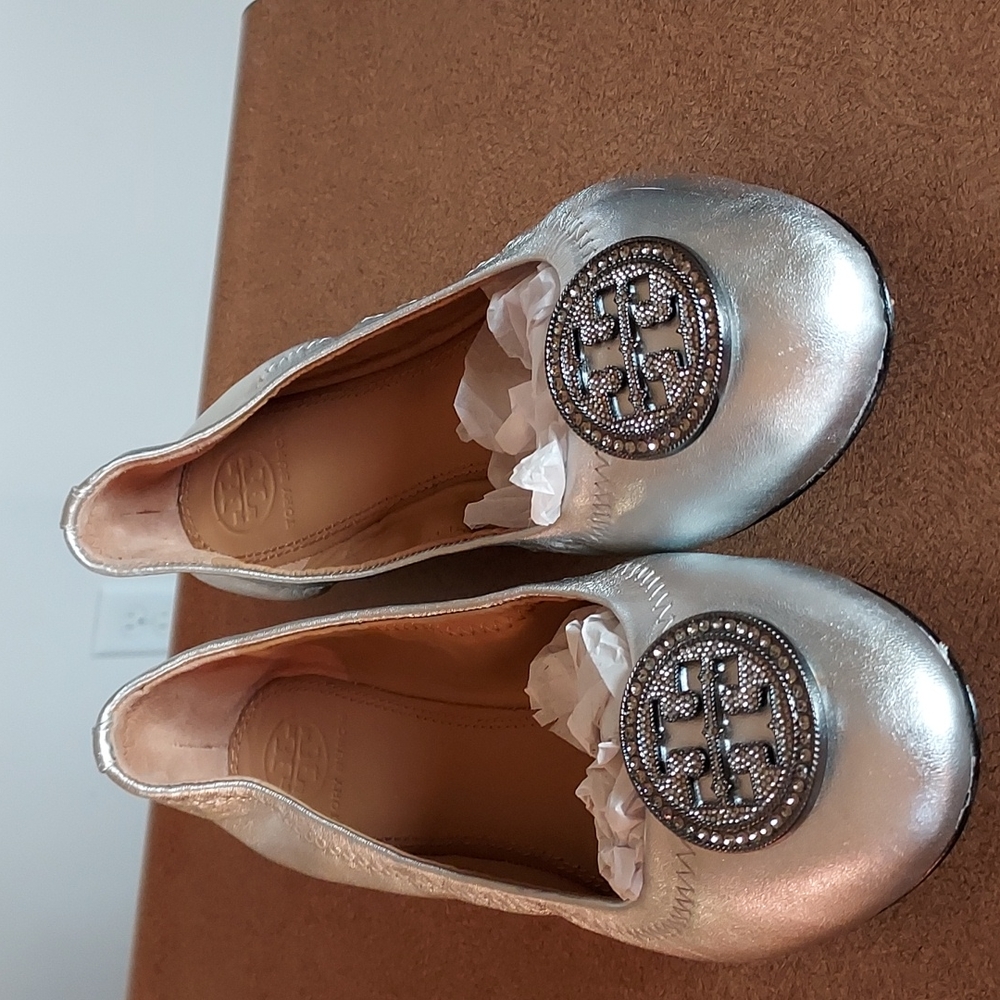 Tory Burch Silver Liana Flats,  8M